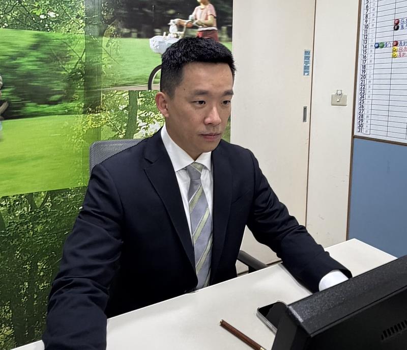 信義房屋經理王奕昕帶領古亭店近6年,目前全店8人平均86年次,不僅留任率高,更連續3年破千萬業績。