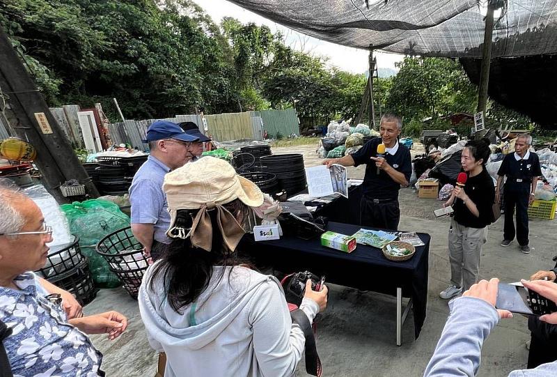 學者參訪慈濟北山回收站,瞭解台灣韌性的建構如何由平日運作中串連。