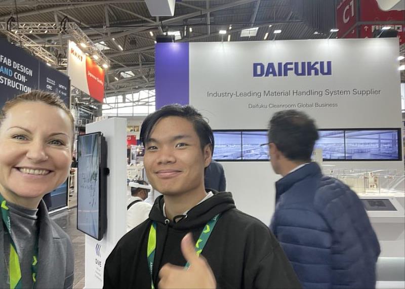 管理學士班吳承駿在德國Intap Network公司實習,期間參與公司相關工作,表現深受企業主管肯定。