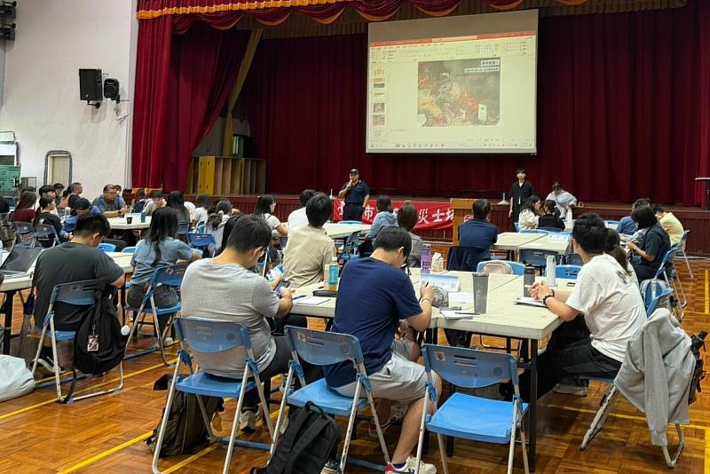 參訓學員於臺師大公館校區中正堂接受2日豐富且扎實的防災專業訓練(第1天)。
