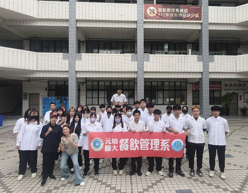 元培攜手君毅高中辦理環境部「全民響應永續綠行動計畫」實作零廚餘烘焙。