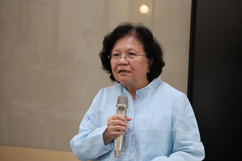 副校長蔡秀芬分享學習規劃辦公室成立理念,期盼打造陪伴學生探索未來的學習基地。