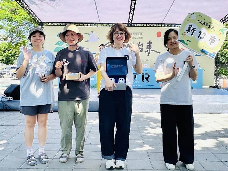新竹市參展廠商走秀。