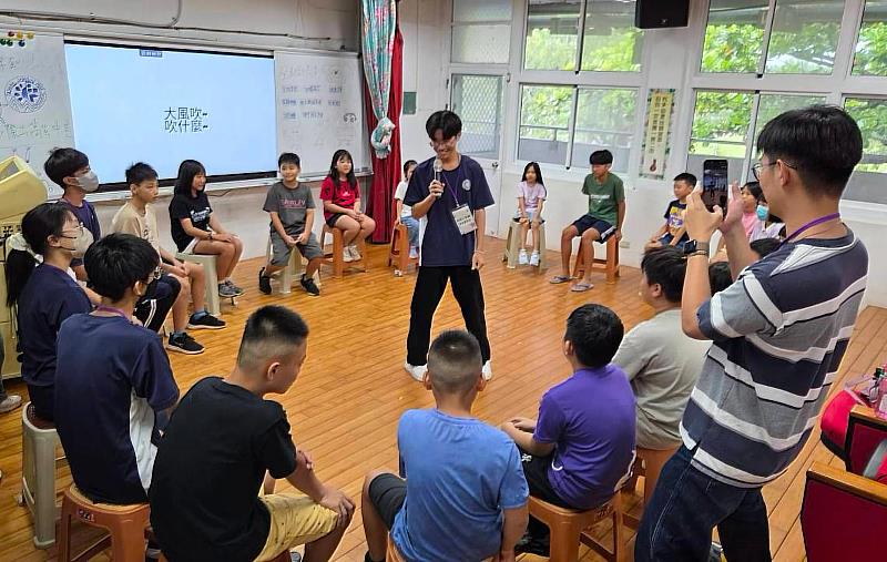 破冰遊戲瞬間融化孩子們的心房。