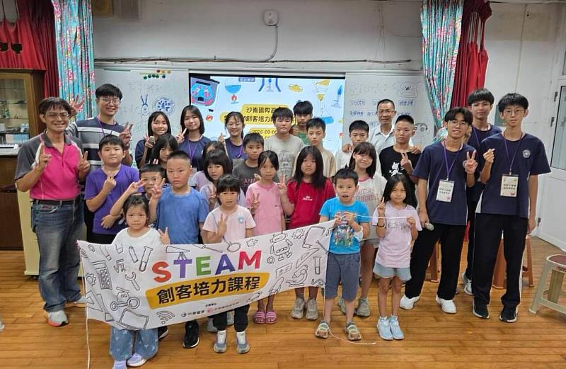 沙崙高中帶領新庄國小完成創客初體驗，大小朋友收穫滿滿。