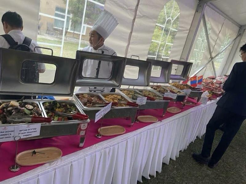 圖五:賓客享用特色佳餚。