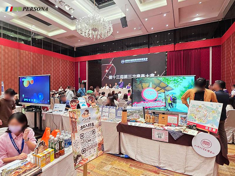 盛源PERSONA參與中南部八縣市廠商博覽會，現場展示觸控螢幕，讓補教業者近距離了解設備與教學應用。