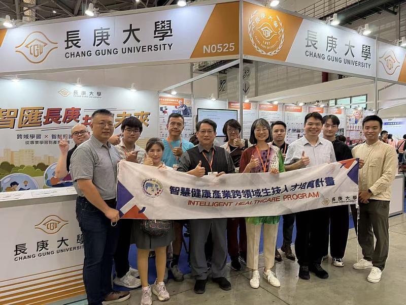 弘昇健康科技以T-SoX品牌，在長庚大學育成中心攤位展示智慧離心車、互動手搖機、常壓低氧系統，以及U.CR+穿戴式電療與偵測技術，呈現從居家活動到專業運動照護的整合方案。