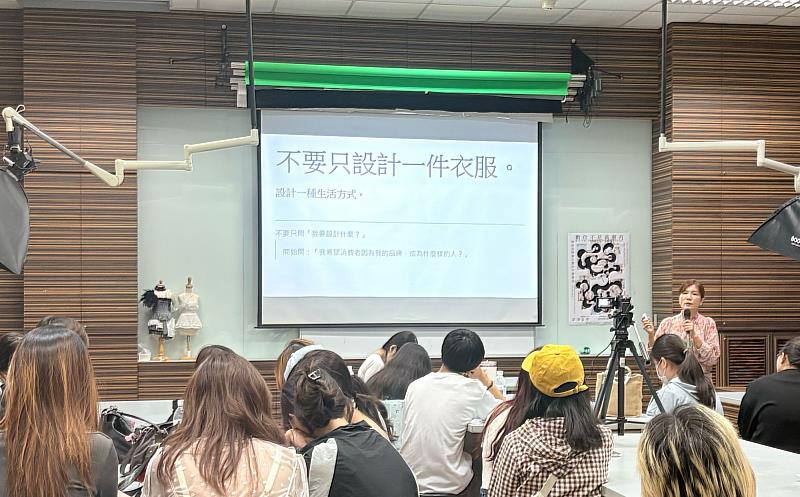 美麗佳人總經理蔡秋子以國際品牌案例,解析品牌定位、消費需求與市場價值。