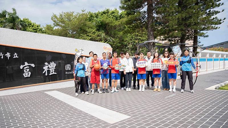 竹市富禮國中通學步道完工啟用視察合影。