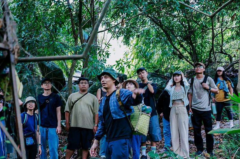 從獵人技巧到攀上樹梢 20位青年南迴走讀尋找返鄉的不同路徑