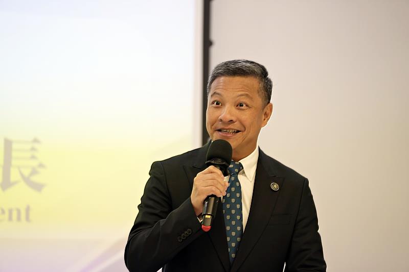 輔仁大學校長藍易振於簽約儀式致詞,期盼透過國際產學合作與專業培訓,培育具備專業能力與國際視野的學術人才。