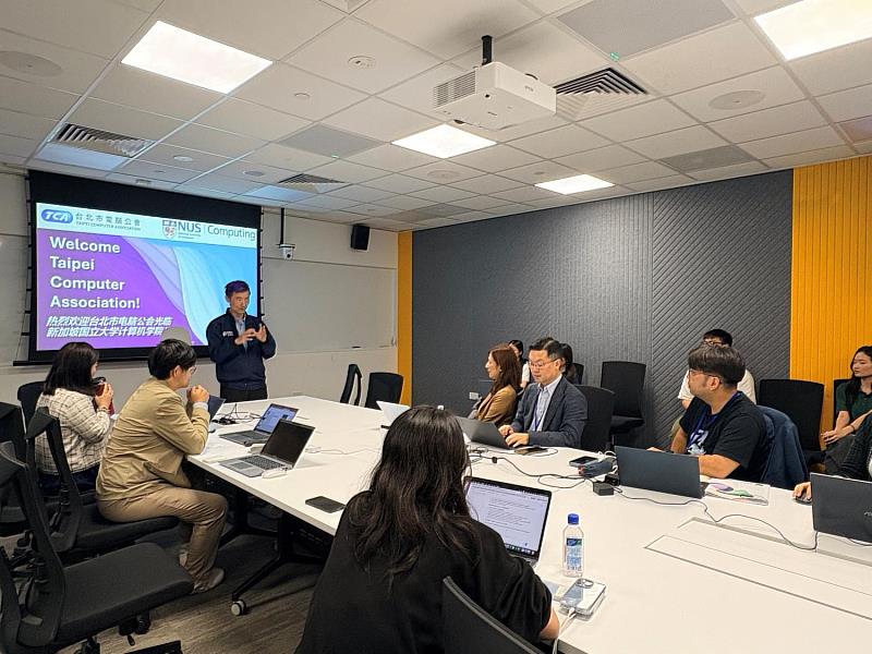 帶領臺灣廠商拜訪新加坡國立大學(NUS)與多組AI新創團隊交流。