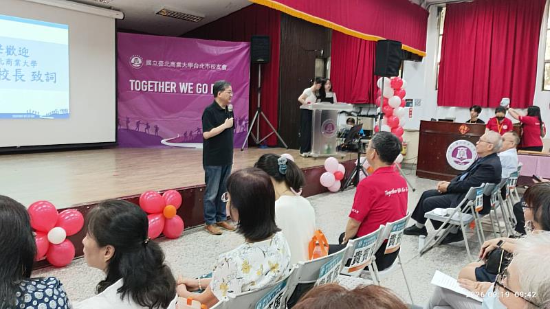 任立中校長出席活動並致詞,代表學校感謝教師們對教育事業的無私奉獻。