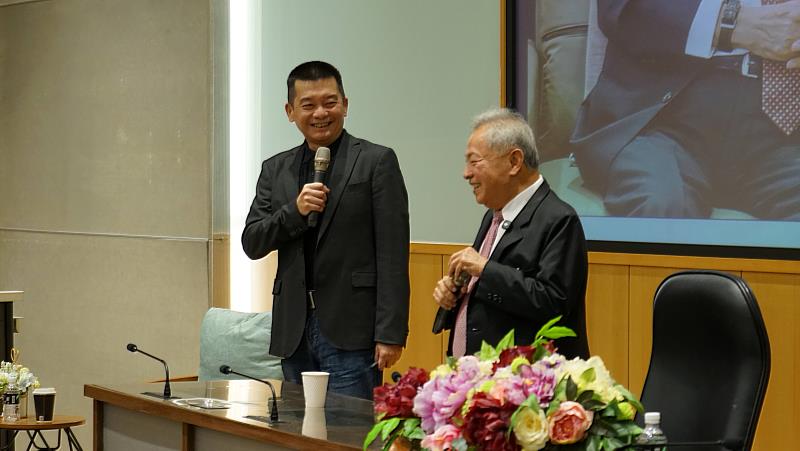 奇美食品總監馬志堅（左）擔任引言人。