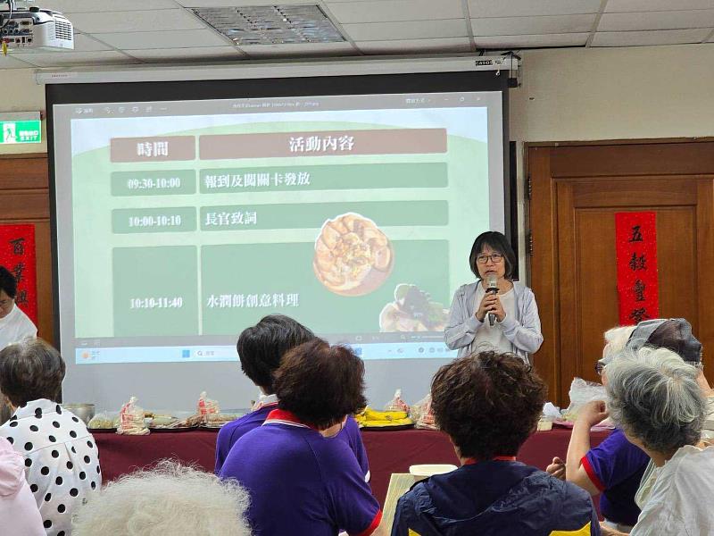 新竹市政府產業發展處代表致詞。