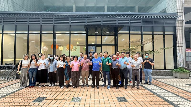 K-Hub知識中心活動開幕典禮圓滿舉行，與會貴賓共同合影留念。