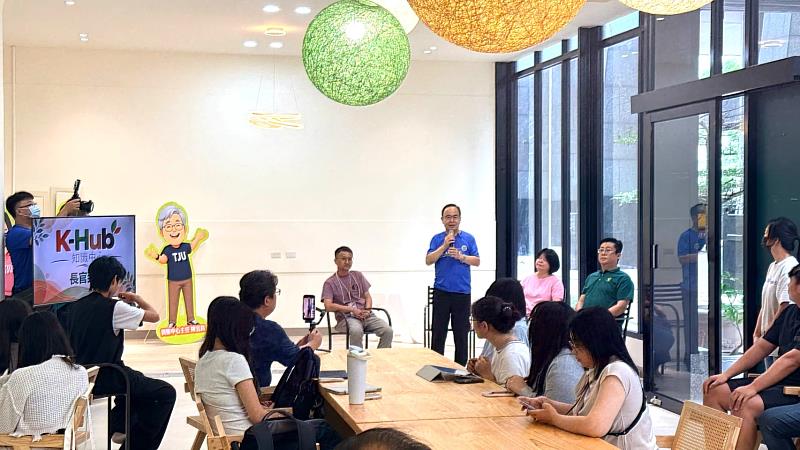 大仁科技大學校長周德光致詞，勉勵師生持續精進學習與創新，攜手開創更美好的未來。
