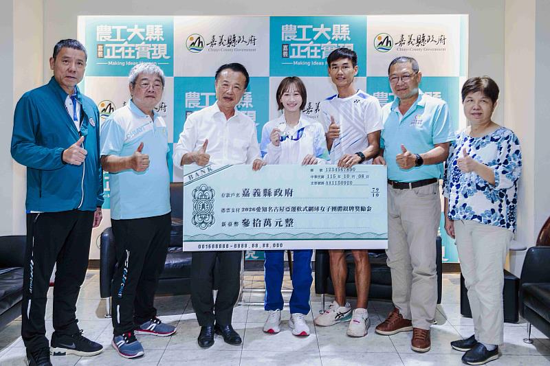 嘉縣軟網好手江旻育勇奪亞運銀牌 翁章梁頒賀榜及30萬獎勵金