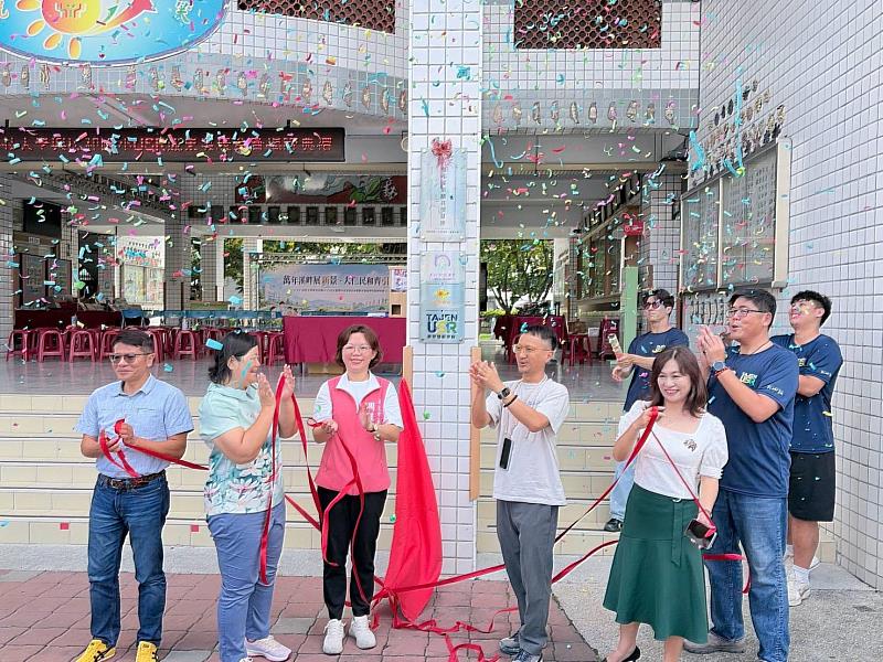 圖3、「夥伴發展學校」及「萬年溪永續共學基地」雙揭牌儀式，展現跨校合作與在地共學的階段性成果。