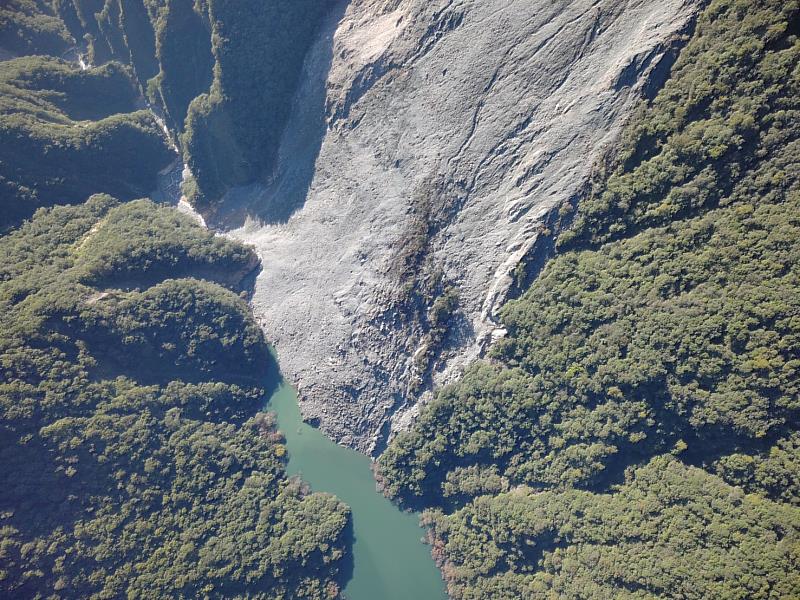 115年10月9日上午08：10-08：30，萬里溪堰塞湖空拍。