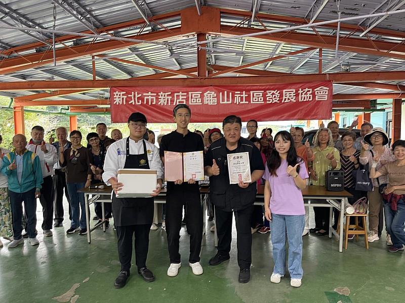 景文科大與長者互動,學生們分享自己所學的專業廚藝及健康知識,充滿著歡樂氣氛。