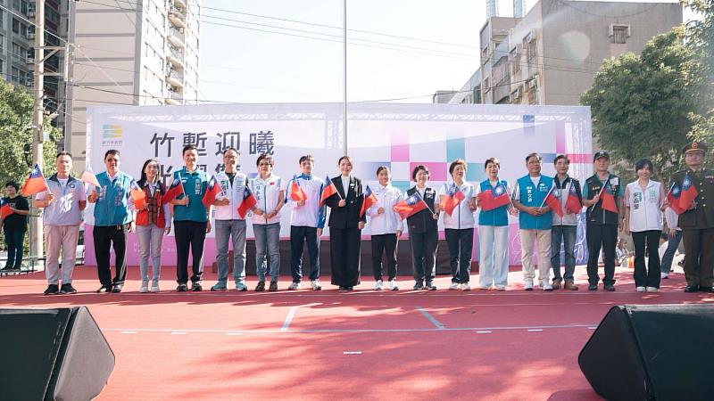 高虹安市長與議員們合影。