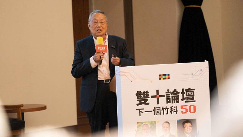 宏碁創辦人施振榮致詞。