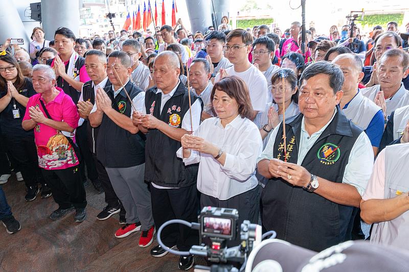 黃敏惠市長率市府團隊接駕。