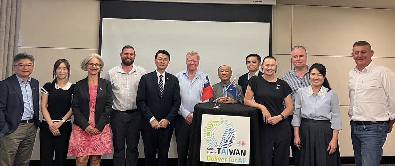 澳洲北領地議會成立「友台小組」後合影。