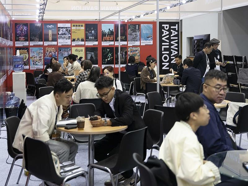ACFM釜山亞洲內容暨電影市場展開展第一天臺灣館商業洽談現場。(圖片來源:文策院)