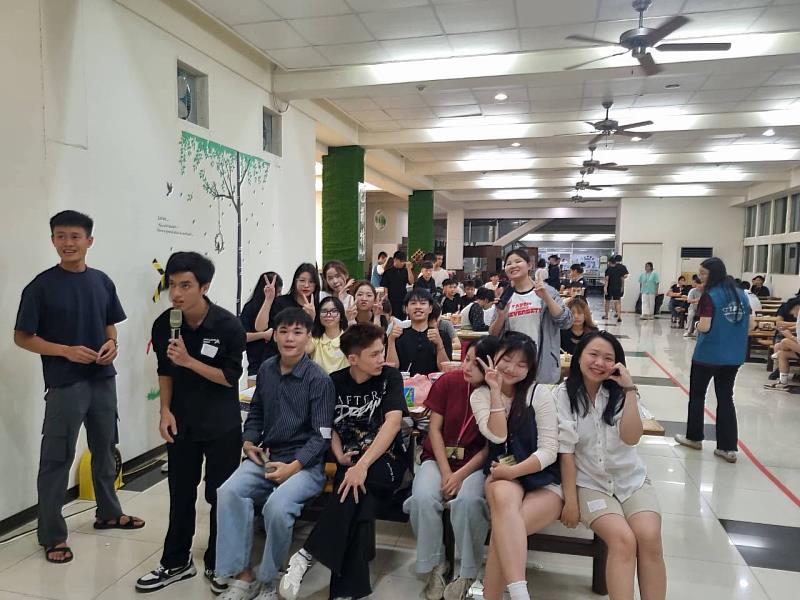 國際學生透過破冰互動遊戲熱情交流，在歡樂氛圍中建立友誼。