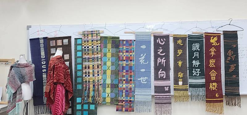 學員雙層織文字織作集錦。
