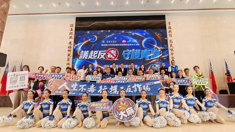 全體成員大合照。