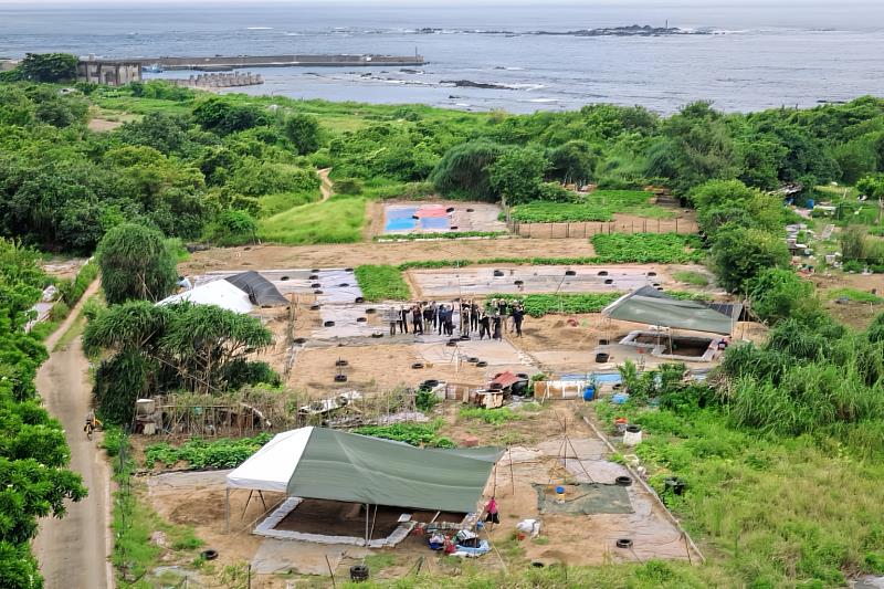 「仁里考古遺址」位於新北市貢寮區，屬於十三行文化晚期的重要聚落遺跡。