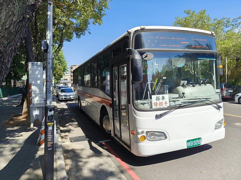 竹市72路公車平日早尖峰2班次「中巴升級大巴」試辦上路。