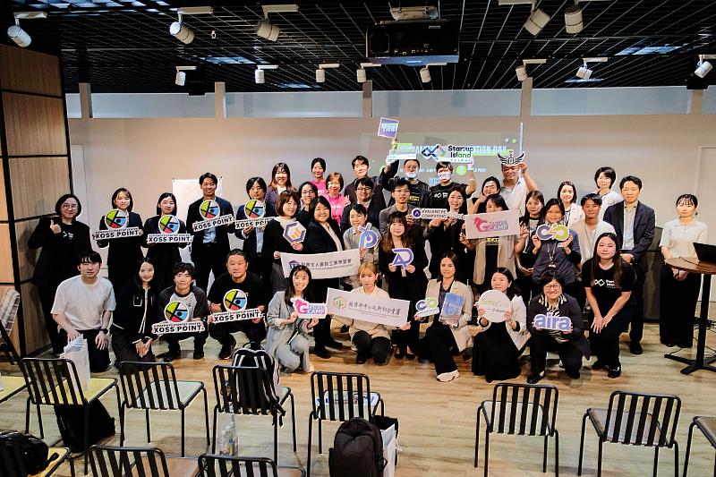 Startup Island TAIWAN於熊本舉辦「Taiwan–Kumamoto Tech Solution Day」，臺灣新創與在地夥伴合影。（G Camp提供，島紀攝影）