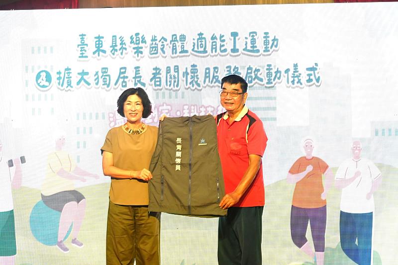 臺東擴大獨居長者關懷 全國首創健身教練走進獨居長者的家