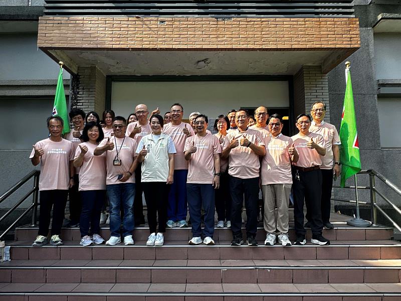 主辦單位與新竹市市長合照。