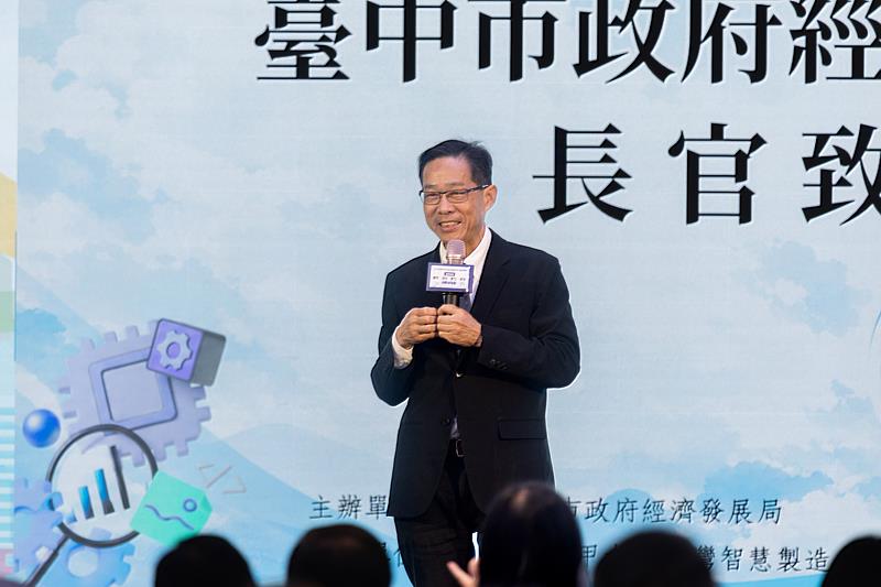 臺中市政府經濟發展局局長張峯源致詞。