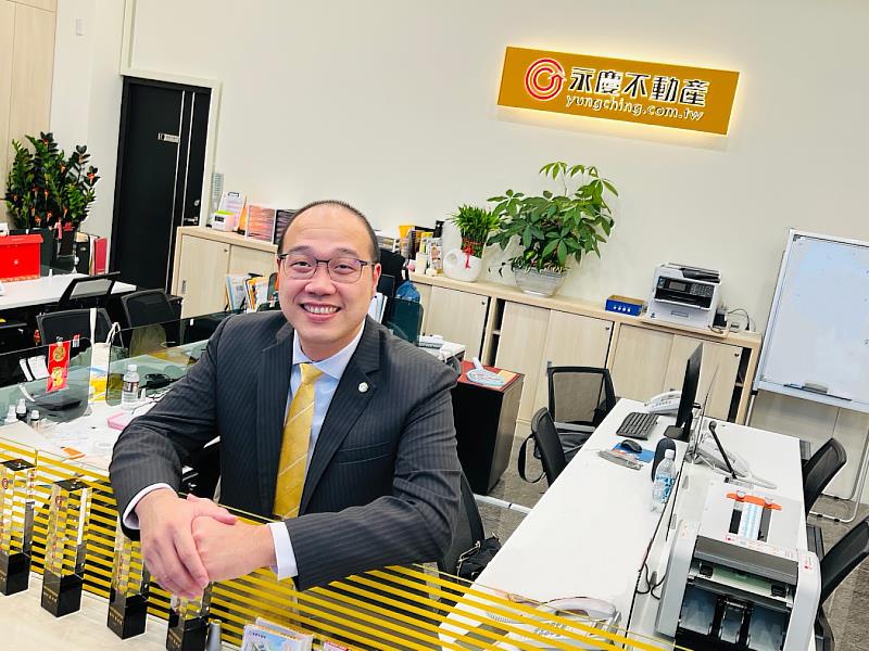 深耕房仲業近20年的廖廷軒認為，選對平台，多年累積的經驗與能力才能充分發揮。圖片來源：永慶房產集團