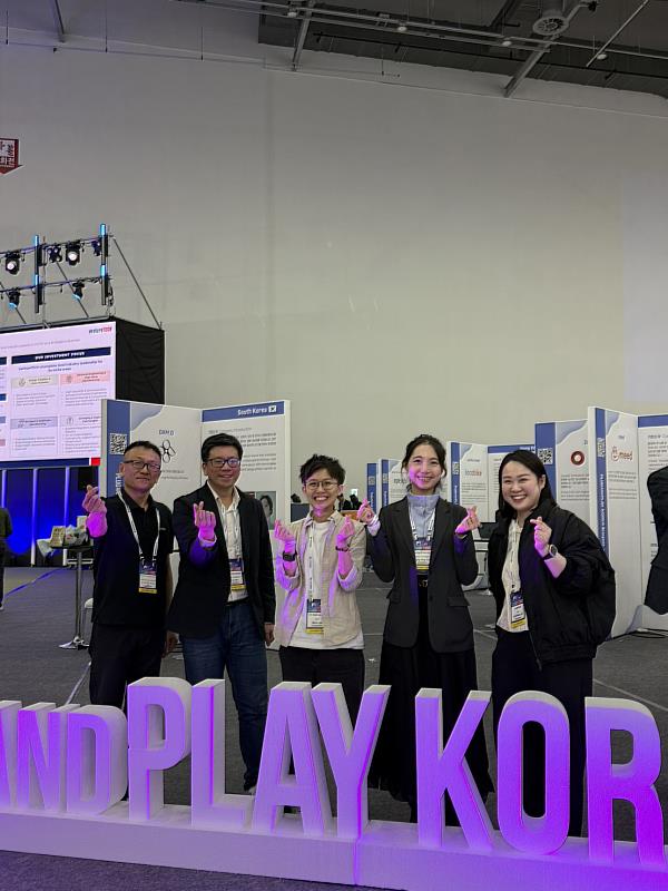 Startup Island TAIWAN攜手臺灣智慧駕駛（Turing Drive）、光影立方（Optiqb）、一踢科技（YITI TECH）及樂堤科技（FUNTEK）等4家臺灣新創，參與韓國大邱Plug and Play Korea Expo 2026，於展會現場合影。