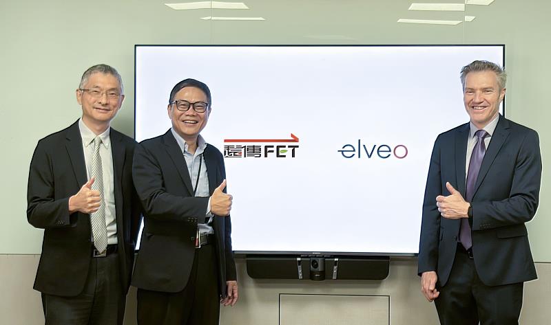 遠傳電信攜手Elveo Mobile拓展手機直連衛星布局。左起：遠傳技術長郭竣杰、個人家庭電信及娛樂服務事業群資深副總朱承恩、Elveo Mobile亞太區副總裁James Alderdice。