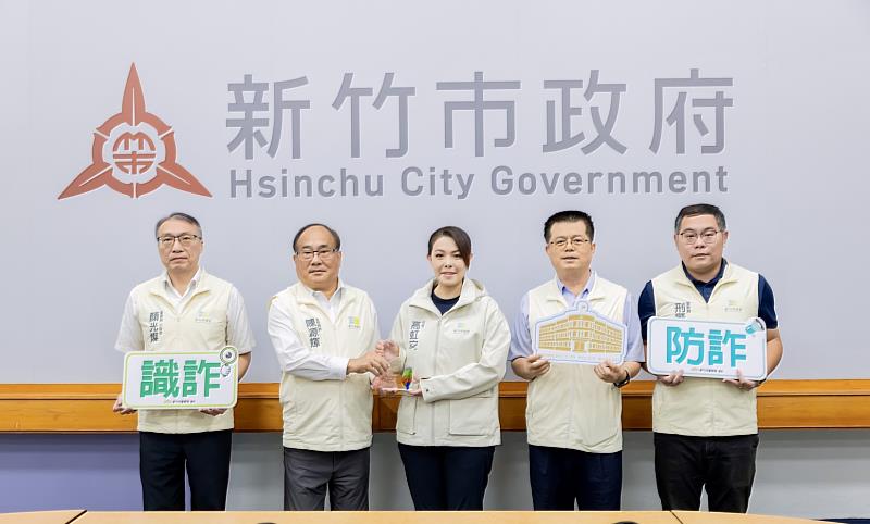 警察局執行新世代打擊詐欺策略行動綱領「識詐2.0」執行計畫,第3期執行全國丙組第1名,「114年度防制人口販運工作」特優獻獎合影。