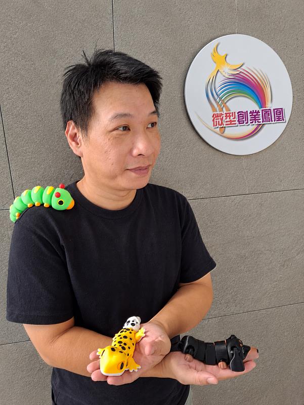 在勞動力發展署中彰投分署創業貸款資源協助下，51歲的蔡世暉把中年失業變成創業契機。