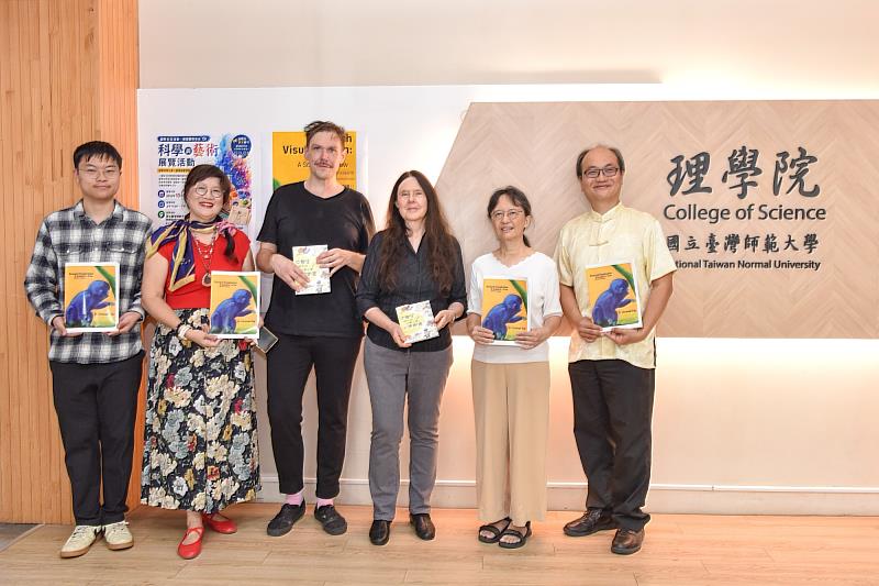 10月16日「科學•藝術」展覽開幕當天訪賓與臺師大師長合影。(由右至左:臺師大化學系劉沂欣副教授、臺灣化學學會趙奕姼秘書長、歐洲科學院院士Hey-Hawkins教授、德國化學家暨藝術創作者Christoph Selg博士、IUPAC ART/SCIENCE 專案共同主席 Brian Li、臺師大科教所邱美虹名譽教授)