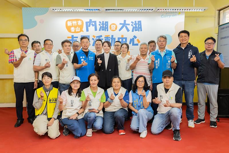 雙湖市民活動中心整修工程開工合影。