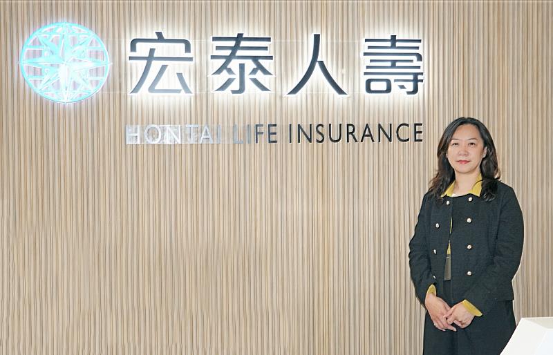 宏泰人壽客戶服務中心許涵棣經理表示,公司希望透過形象親切與特色鮮明的「小宏荳」,讓冰冷的AI技術轉化為保戶容易接近、願意互動的服務體驗。