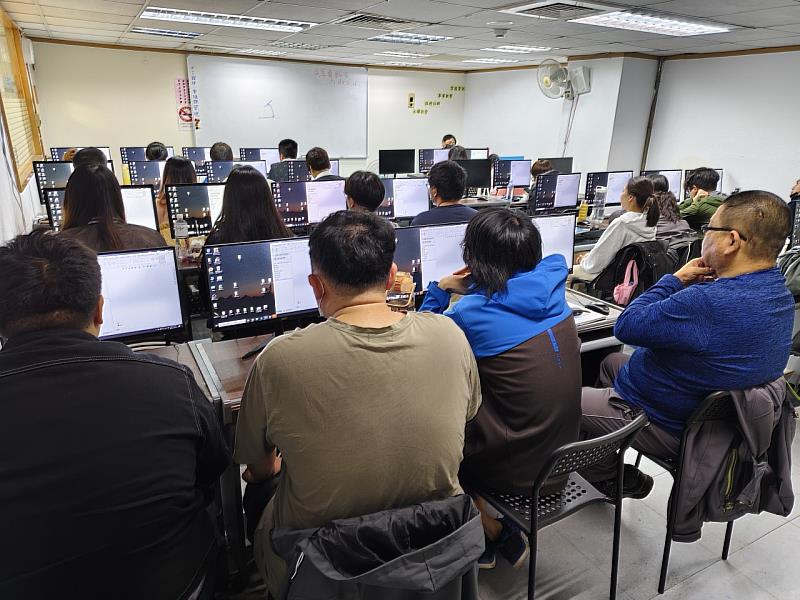「機械製圖與創意列印班」上課畫面