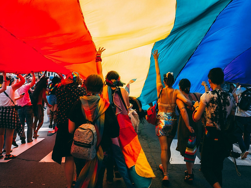 同志遊行示意圖。(圖片來源/Unsplash)